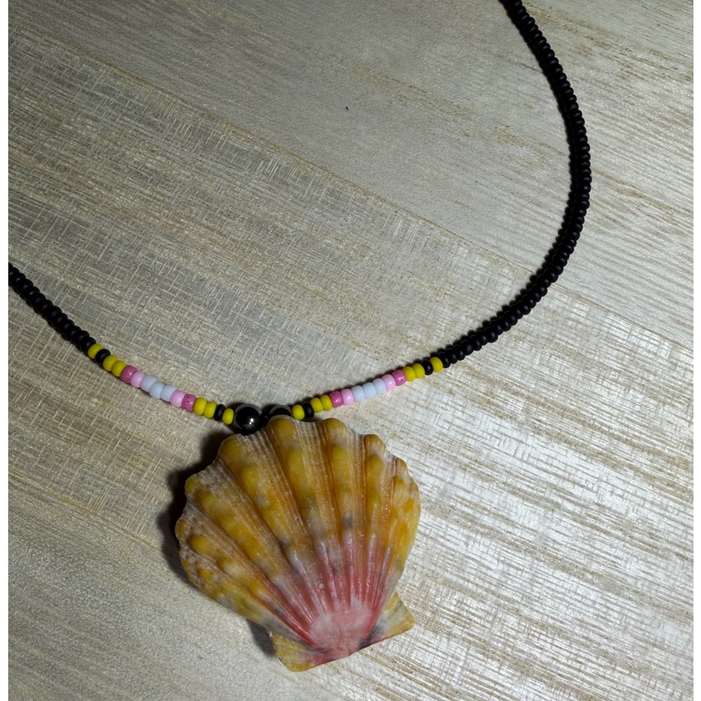 Handcrafted Sunrise Shell and Black, Yellow & Pink Beaded Necklace - Picture 4 of 8